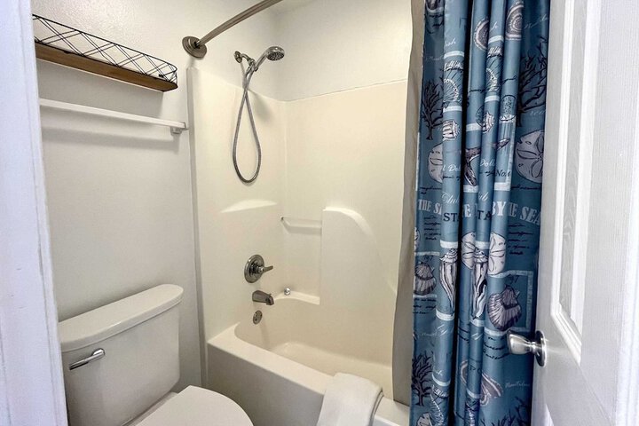 Room 11 of 25