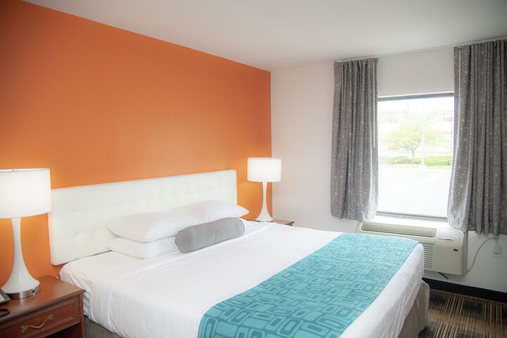 Howard Johnson Hotel & Suites by Wyndham Allentown / Dorney