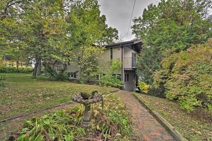 Spacious Lakehouse w / Deck Kayaks, & Dock!