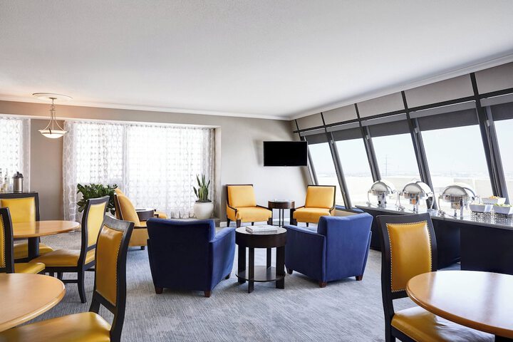Lounge 54 of 62
