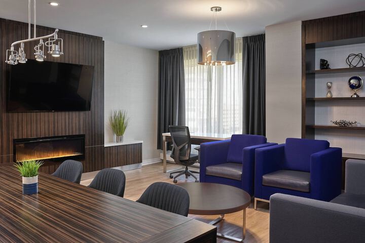 Delta Hotels by Marriott Edmonton Centre Suites
