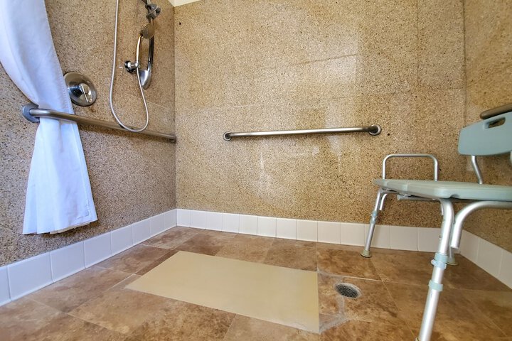Room 34 of 76