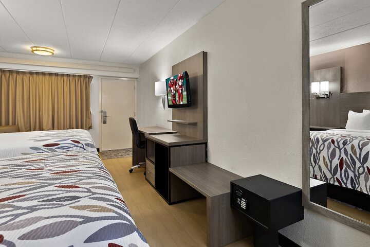 Room 28 of 35