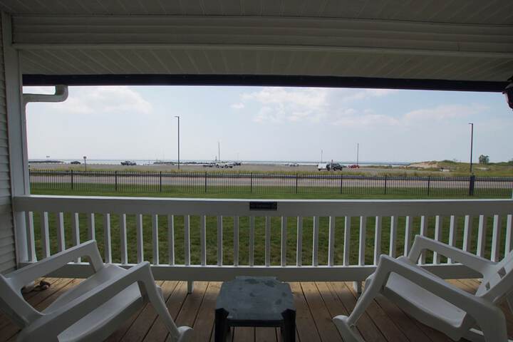 Snyders Shoreline Inn