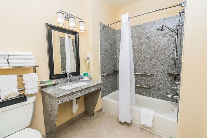 Holiday Inn Express Hotel & Suites - Houston Space Center by IHG