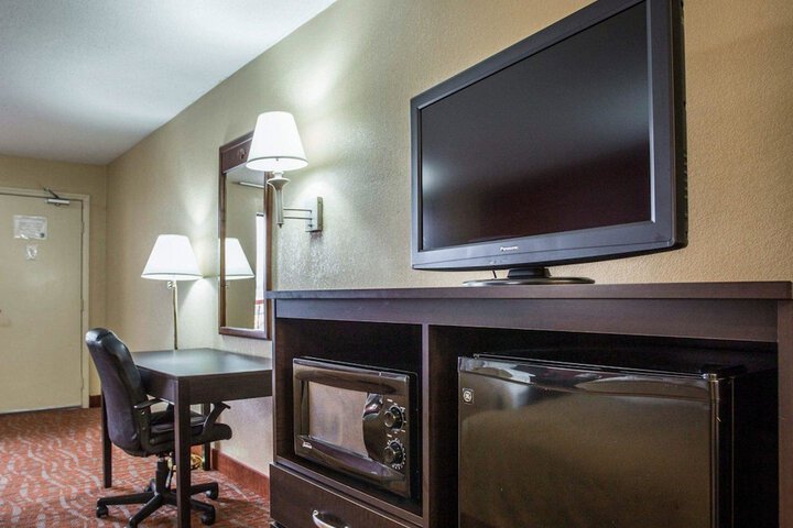 Quality Inn & Suites Monroe
