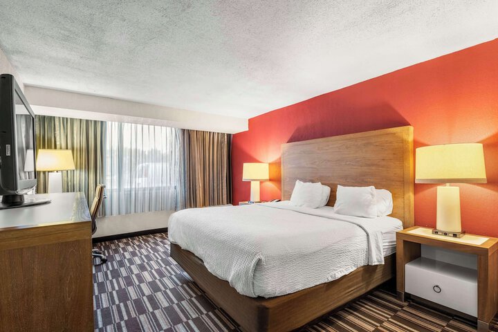 Room 32 of 51