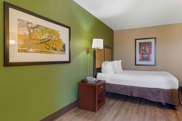 Room 16 of 34