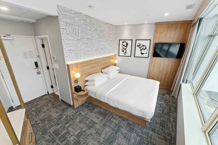 Room 7 of 39