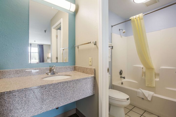 Room 12 of 25