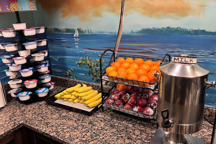 Breakfast/Coffee Service 66 of 101