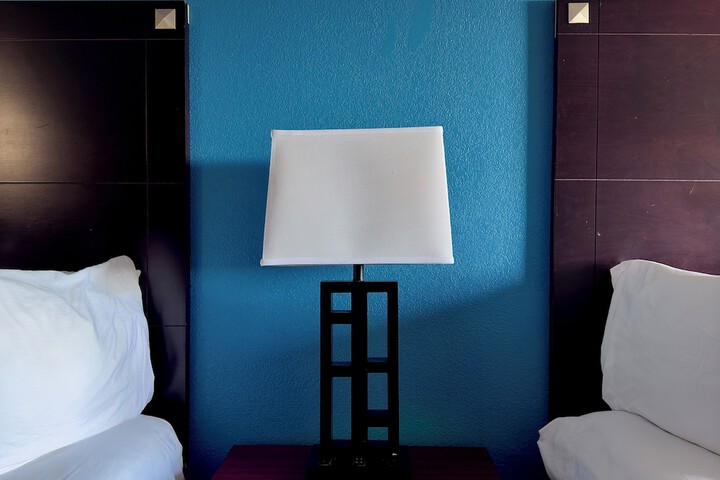 Room 17 of 39