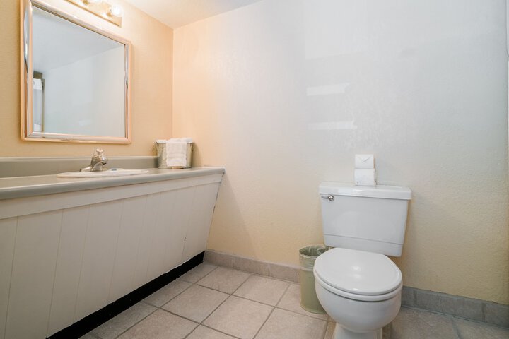 Room 9 of 18