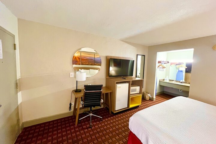 Room 11 of 19