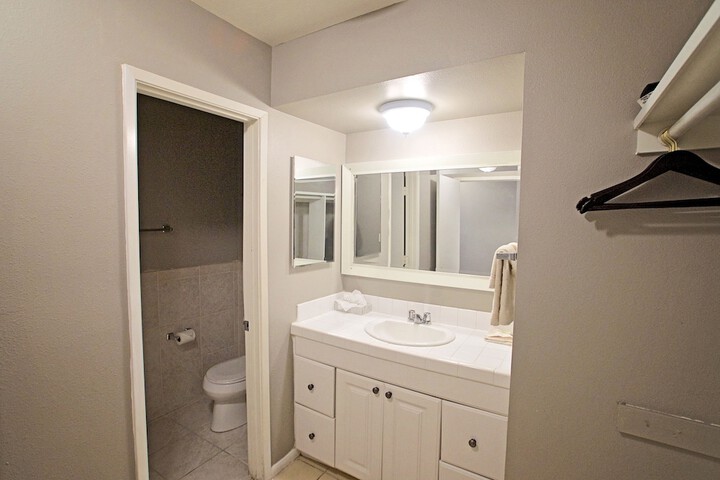 Room 32 of 64