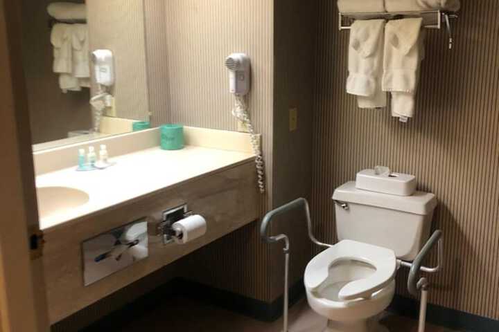 Room 7 of 28