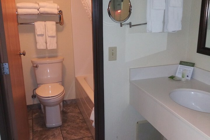 Room 10 of 26