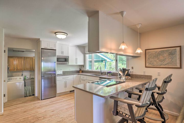 Stunning Fletcher Home: Hot Tub + Fire Pit!