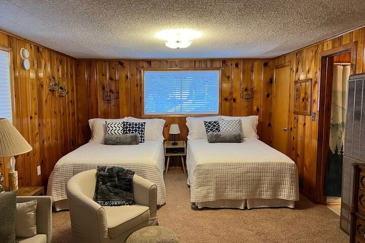 Room 33 of 236