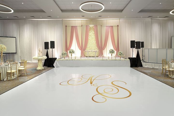 Ballroom/Hall 74 of 76