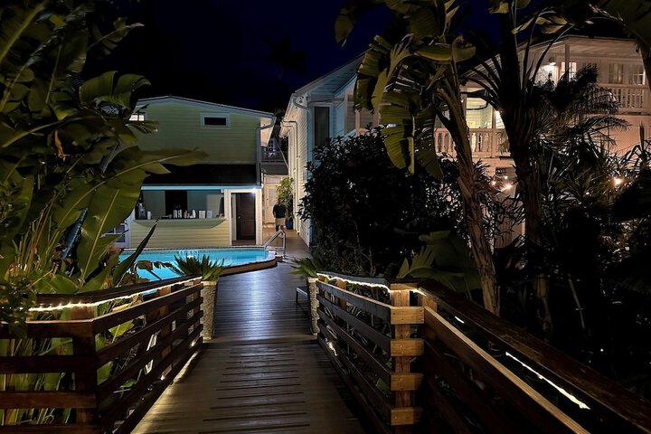 Hotel Exterior 253 of 259