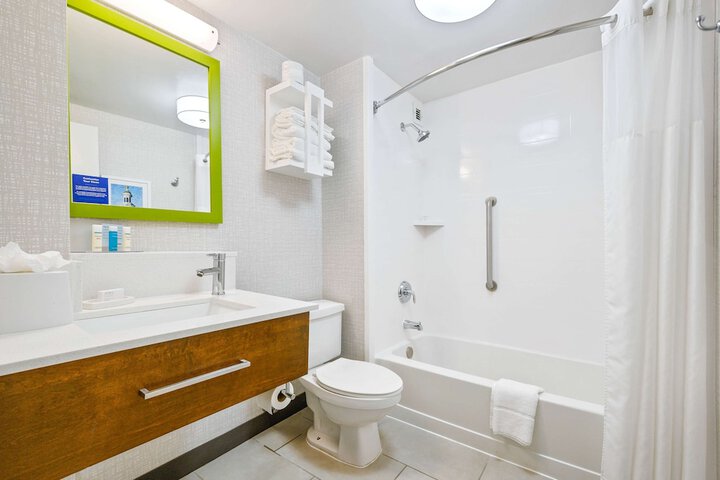 Room 18 of 28