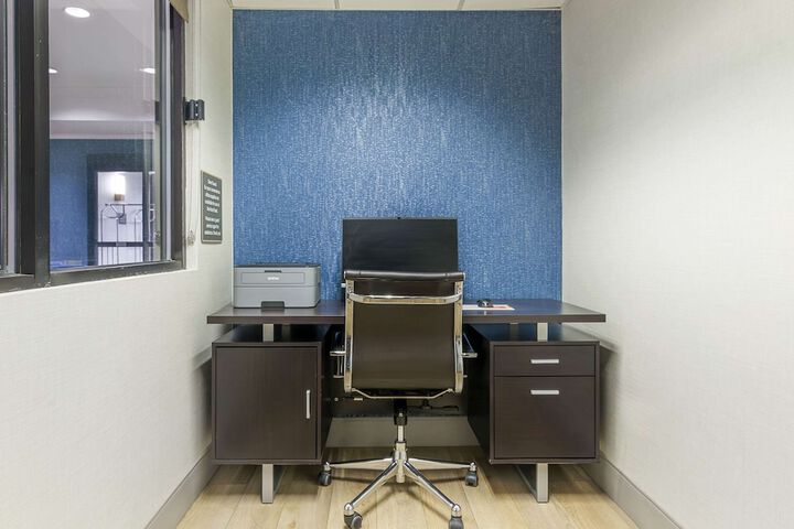 Business Center 33 of 33