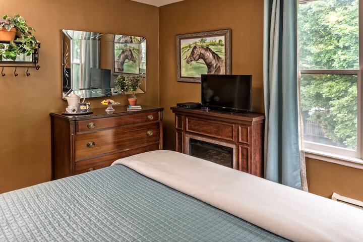 Silver Heart Inn and Cottages
