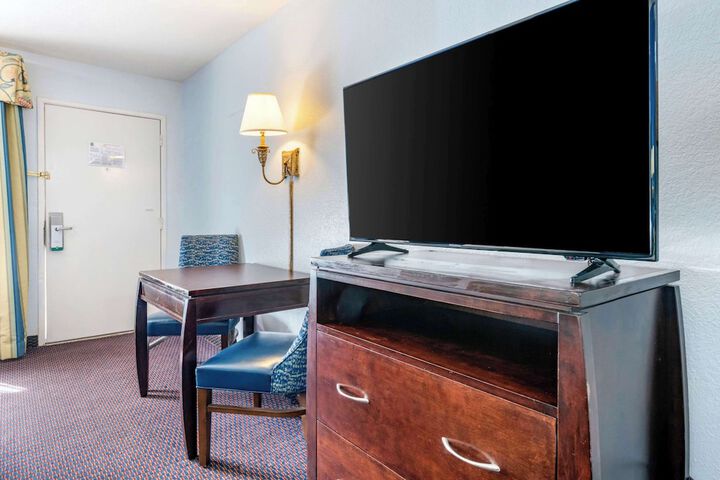 Room 18 of 40