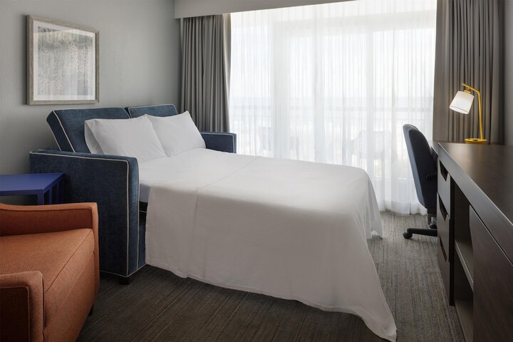 Hampton Inn & Suites Myrtle Beach / Oceanfront