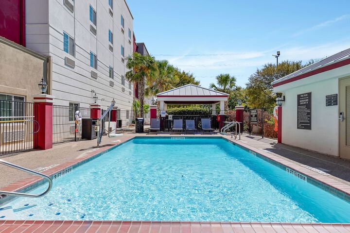 Pool 4 of 26