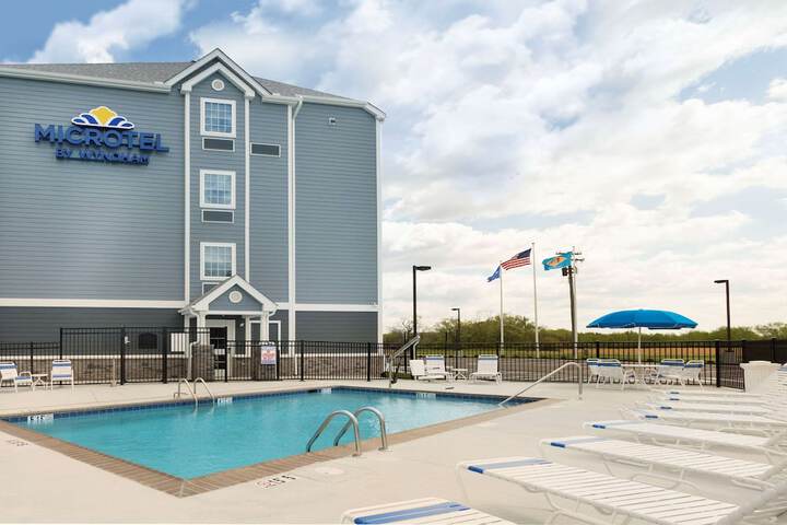 Pool 4 of 30