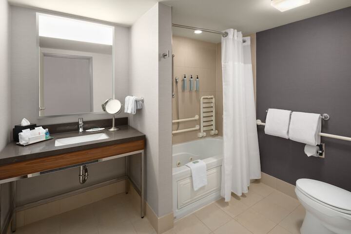 Room 17 of 46