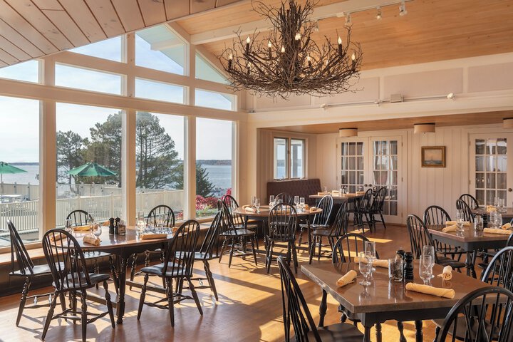 Spruce Point Inn