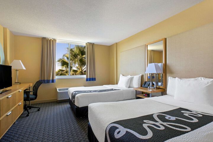 La Quinta Inn & Suites by Wyndham Sunrise