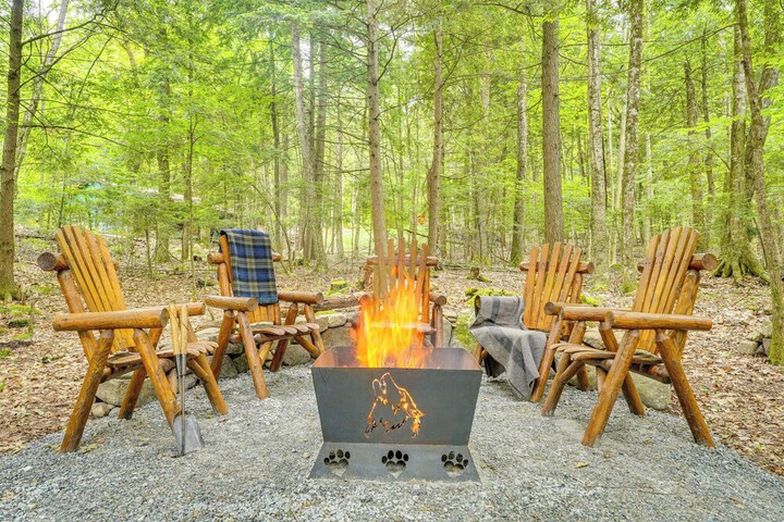 Lake & Beach Access at Lake Luzerne Cabin!