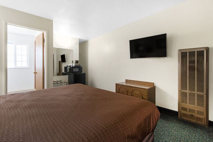 Room 27 of 34