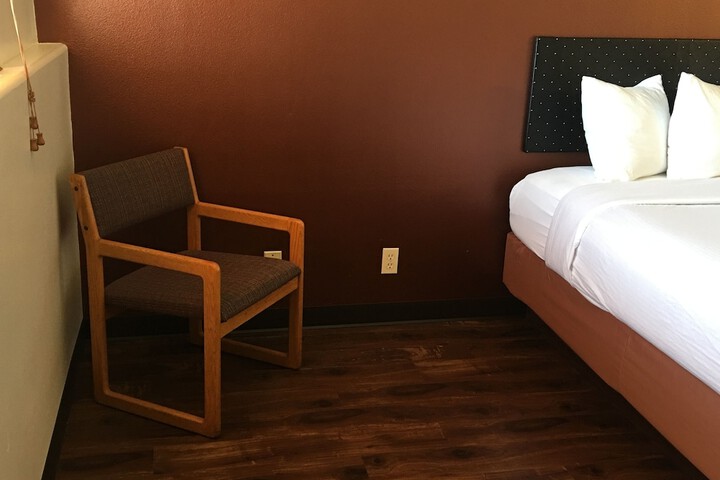 Room 5 of 11