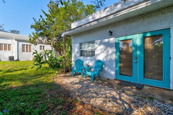 1 Bedroom Spanish Bungalow Guest House