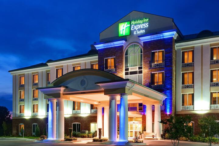 Hotel 6 of 51