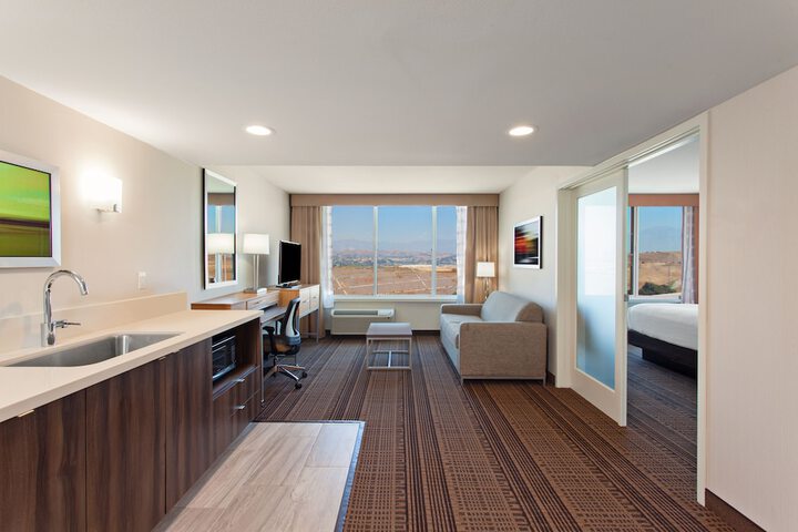 Room 25 of 48