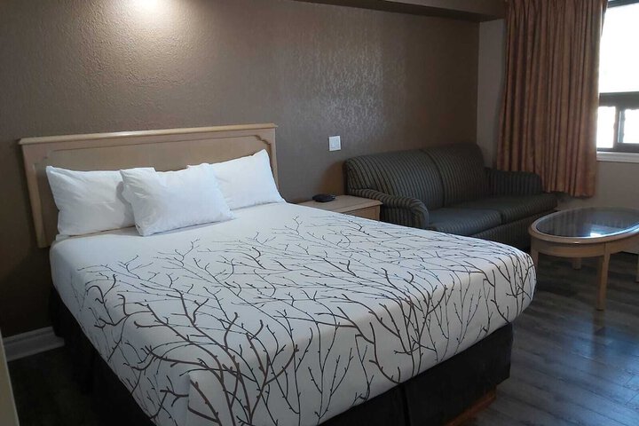 Room 13 of 32