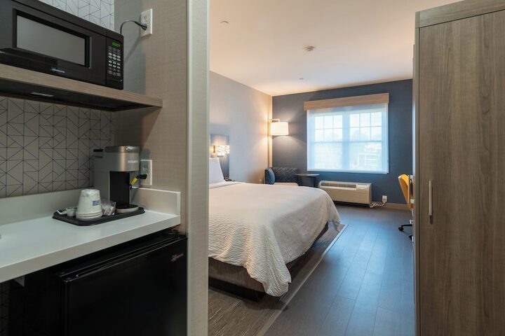 Room 51 of 76