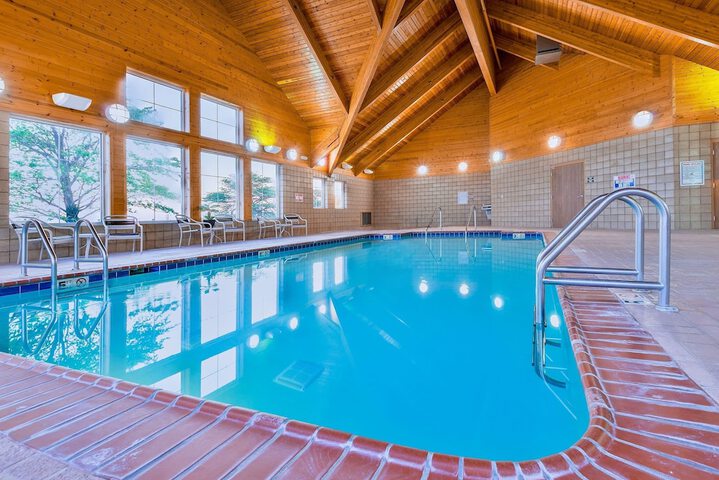 AmericInn by Wyndham Monmouth