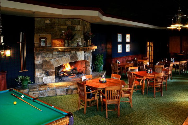 Lounge 76 of 115
