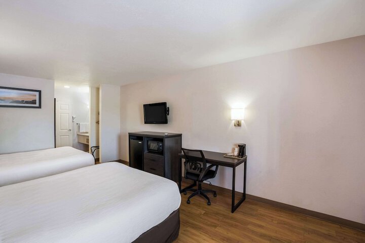 Room 43 of 46