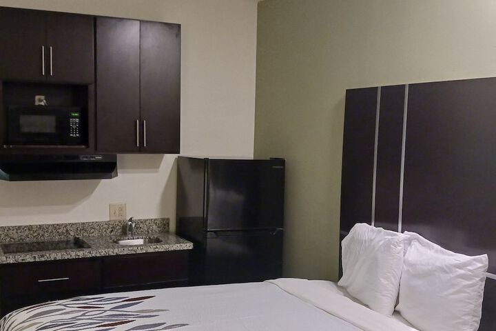Room 7 of 10