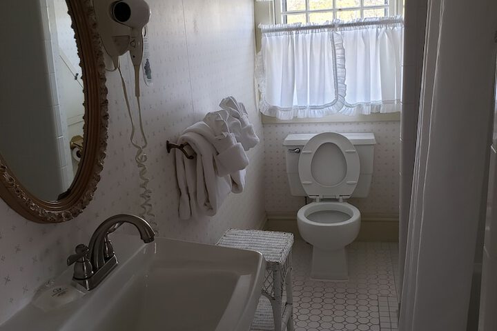 Moseley Cottage Inn & Town Motel