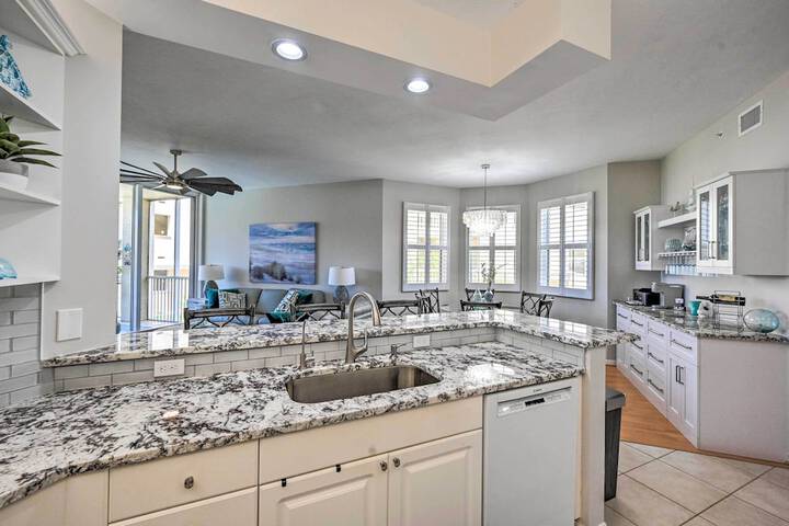 Naples Escape in Regatta w / Resort Amenities!