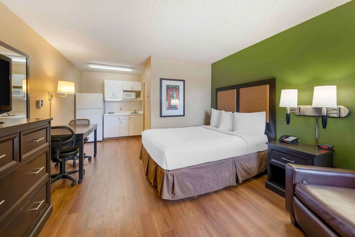 Room 16 of 28